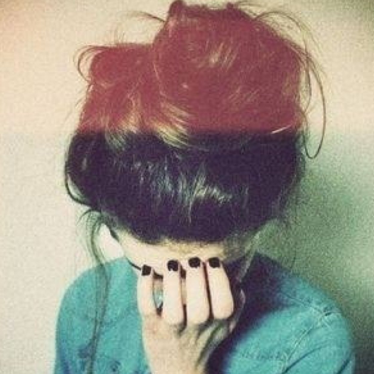 an anonynomous brunette who enjoys tweeting your thoughts and being sassy.