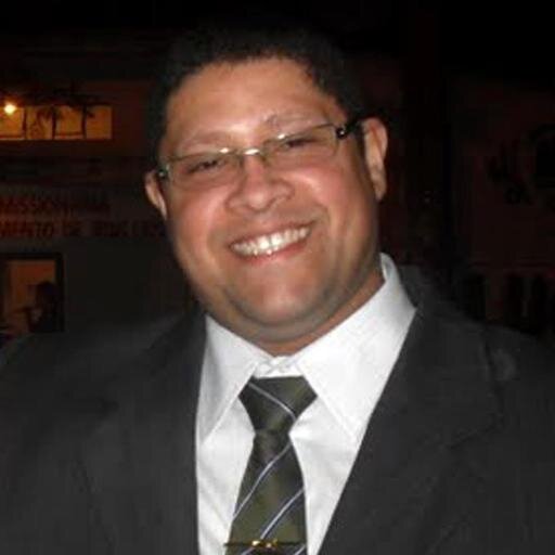 Acadêmico de Direito. Conservador, porém versátil. Incansável estudioso Principiológico. Sou apaixonado pelo que faço. É o segredo da felicidade profissional.
