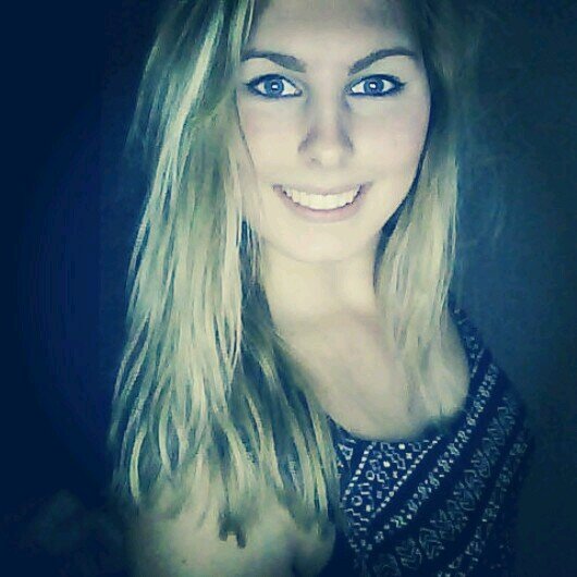 kiss them with succes and bury them with a smile.
Insta : demiharpenau