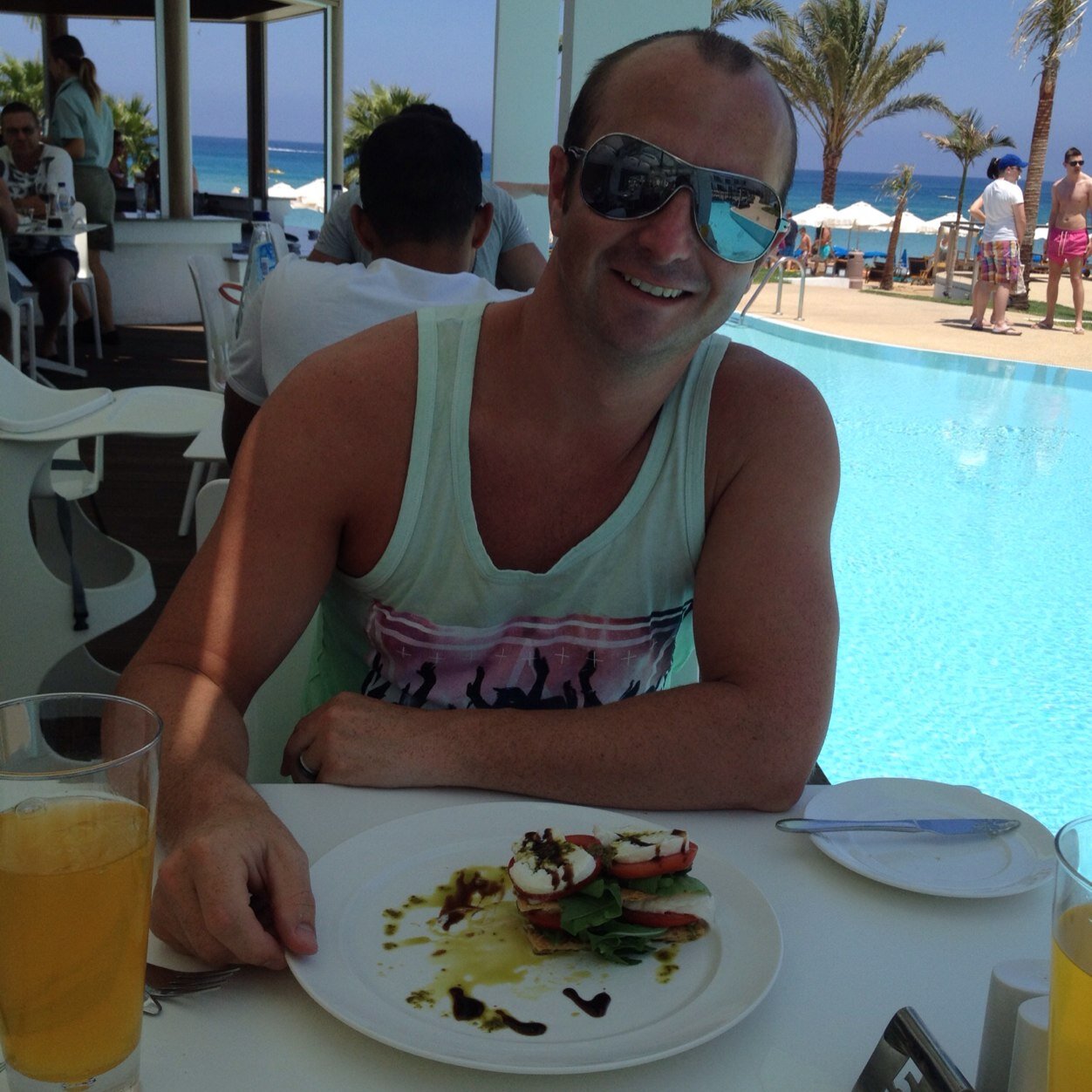 happily attached gay boy! Assessor  and tutor in the fitness world! Teach old school aerobics and Body Combat, since release 12! Love cocktails & NY!