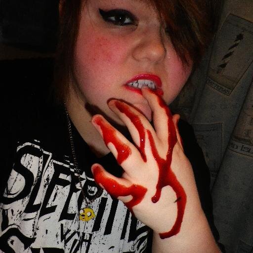 I'm Sara. I like food, cats, and some other shiz. Oh yeah, and music too. Kbaii.