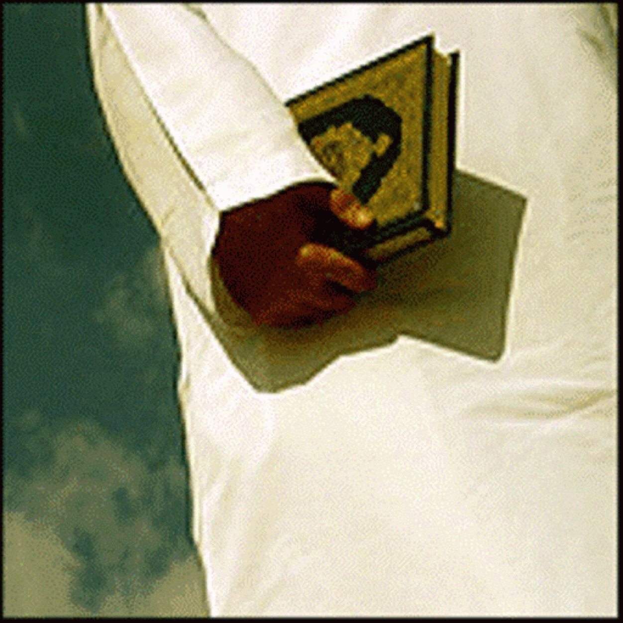 ﴿ قُلْ هُوَ اللَّهُ أَحَدٌ ۝ اللَّهُ الصَّمَدُ ۝ لَمْ يَلِدْ وَلَمْ يُولَدْ ۝ وَلَمْ يَكُنْ لَهُ كُفُوًا أَحَدٌ ﴾ (﮼اللهم،انك،عفوٌ،تحب،العفو،فاعفُ،عنا )
