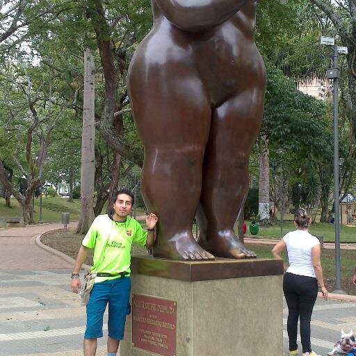 Estudiante de Radiologia, trabaje en la Tv Azteca y ETB.Admin de Inmobiliaria DN.