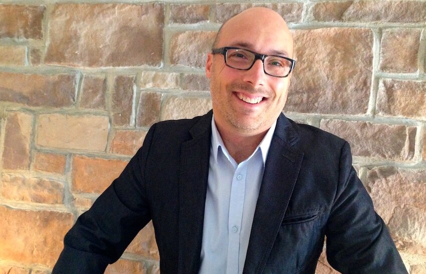 Fondateur d'interfaceB2TI.
Passionné. Engagé. Leader naturel.
Créatif. Idéateur. Inventeur. Entrepreneur.  
Fier papa. Amoureux de la vie. Toujours joyeux !