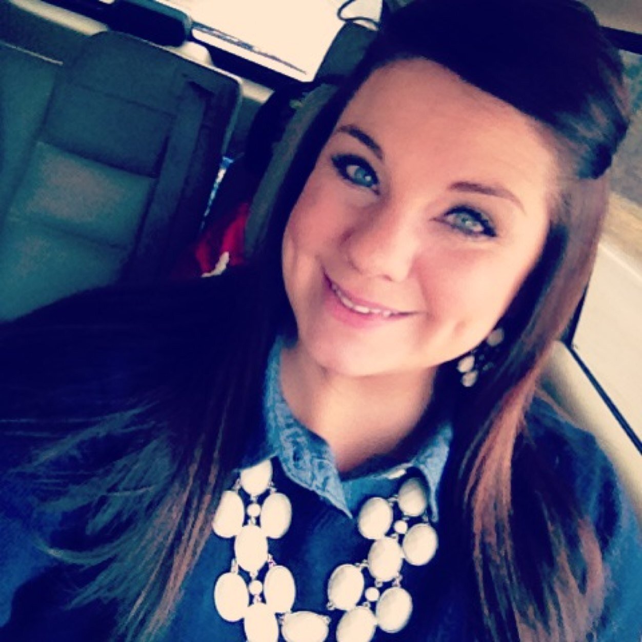 Single mom, first grade teacher, totally addicted to reading, music, and the two little munchkins who call me Momma ❤.