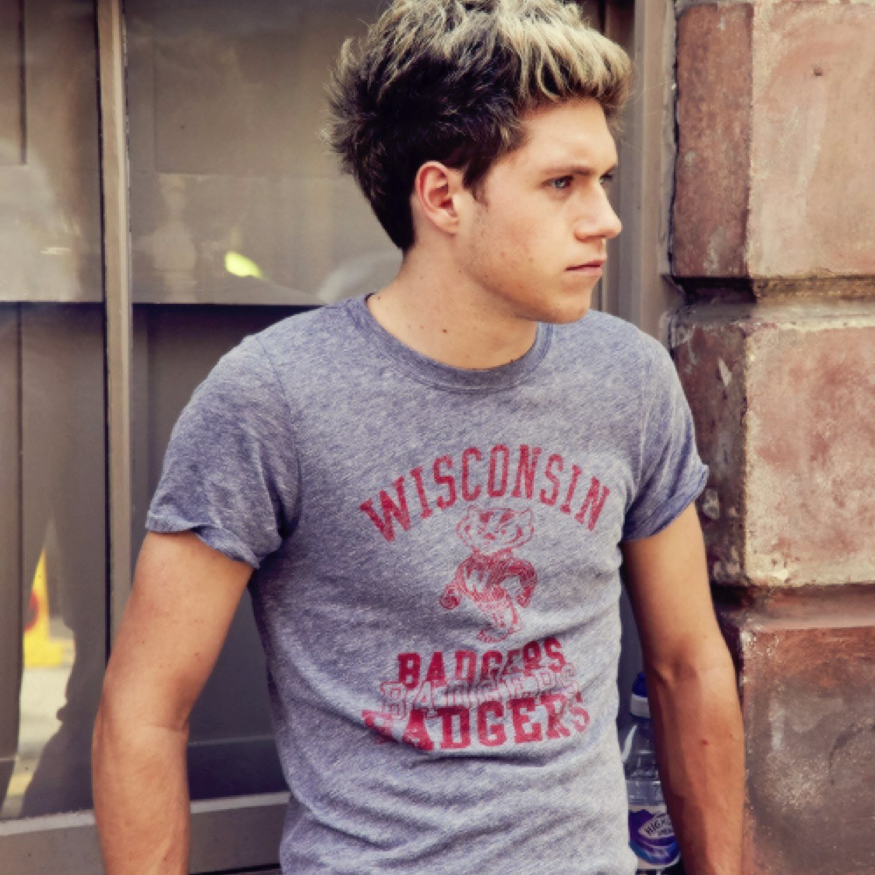i just gave you a free follow, so go follow @_zaynspotato_ for me :) x