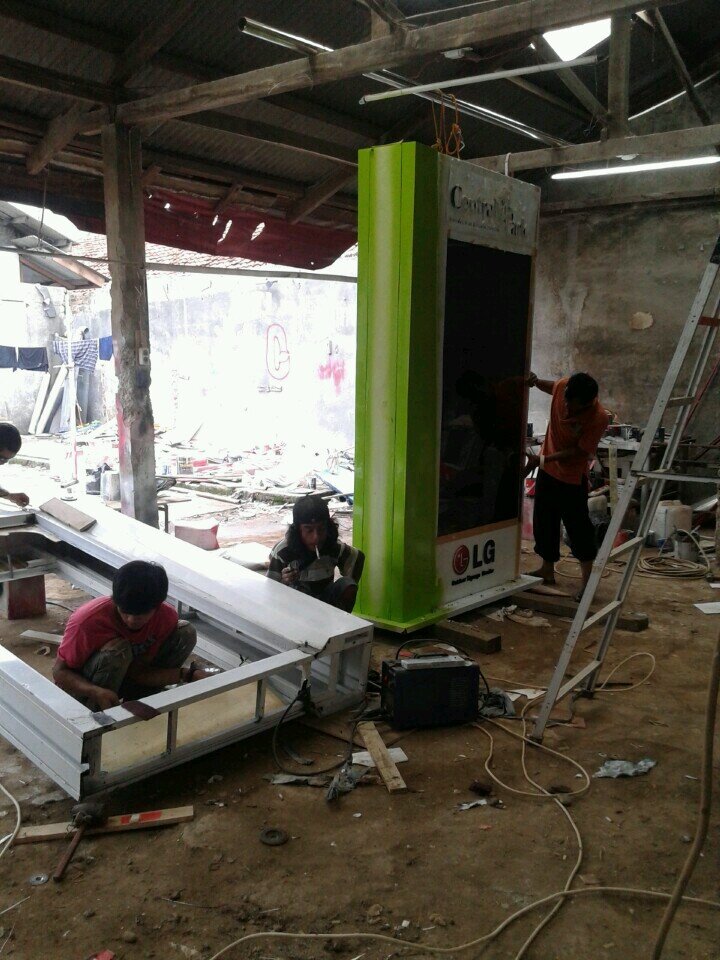 digital printing,shop sign,neon box,bilboard,baliho,pole sign,huruf timbul.dll, tlp 087775287775/0215119113
email : topandiab@yahoo.com