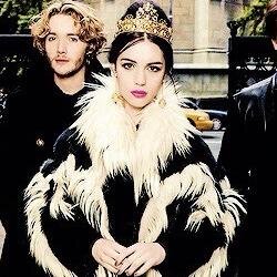 Loving sister, hateful niece, new cousin. My Uncle killed Laura. @BitelessWolf is the only family I need [TW RP MC MP]