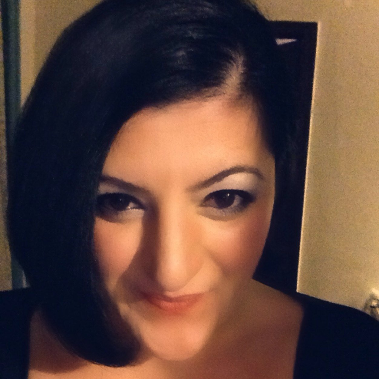 CrNesrin's profile picture. 