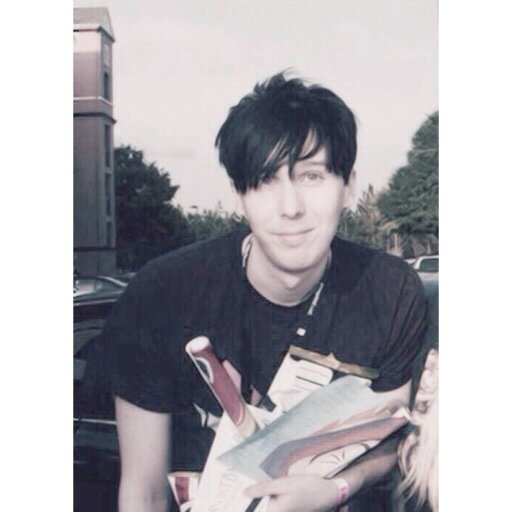 cutehoweIl's profile picture. this is a free follow from @phanerror!! go follow that account not this one