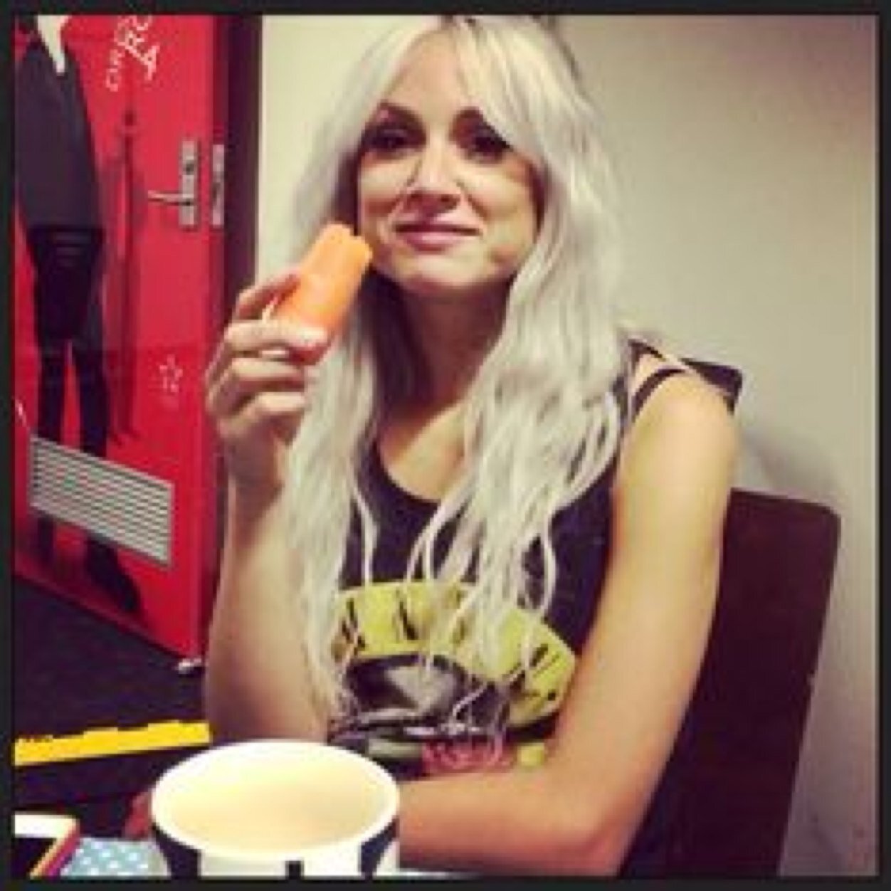 NananaFake's profile picture. I'm busy, stop telephoning me | Harry