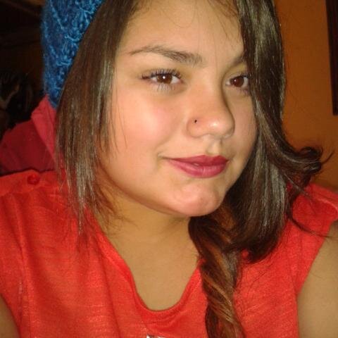 simpática entretenida y  siempre  a legre por la vida love 1D