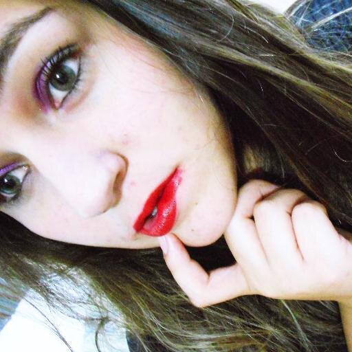 Inocente mulher, intensa menina.