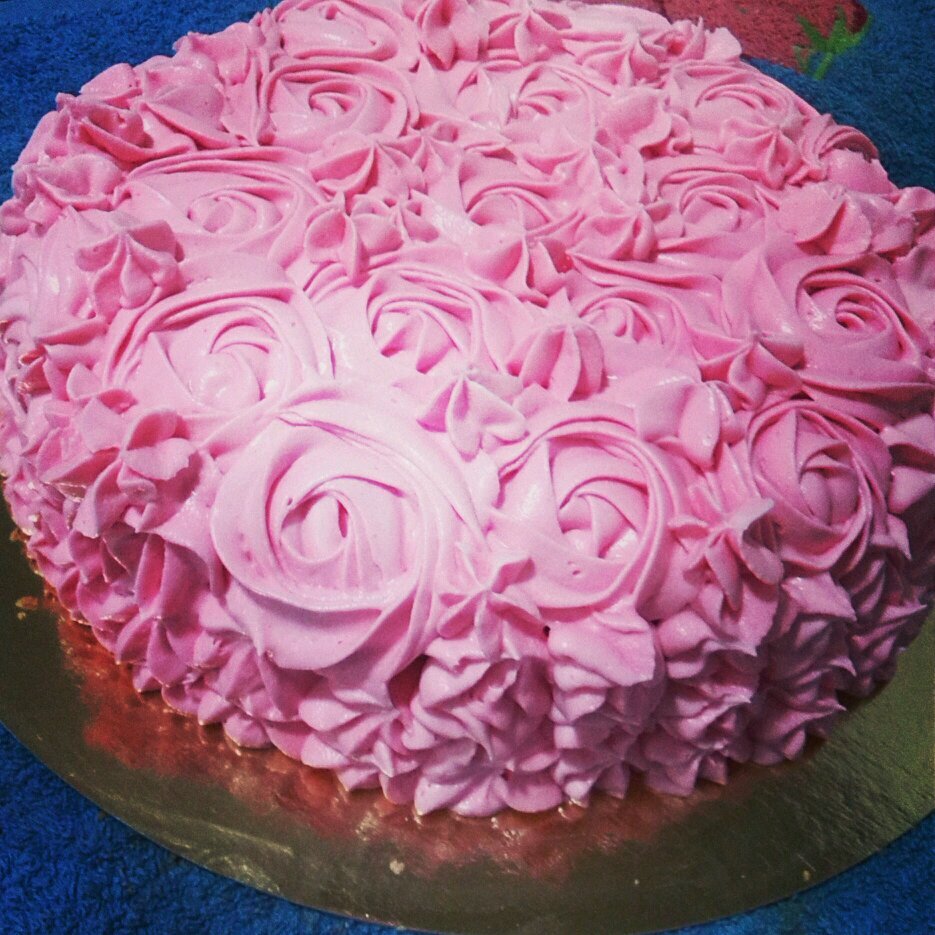 Con la mejor receta suiza se hacen encargos de tartas,cajas y detalles dulces.  Info:606195714