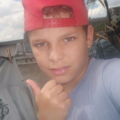 Enquanto a vida vai e vem você procura achar alguém
 que um dia possa lhe dizer -Quero ficar só com você
