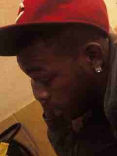 I'm a rap artist from chicago pushing my way to the top not a Hata or a Extra gone hold me down.