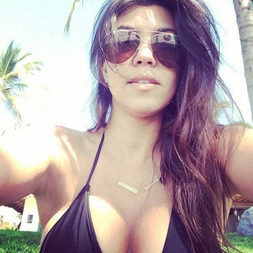 I love kourtney kardashian !!