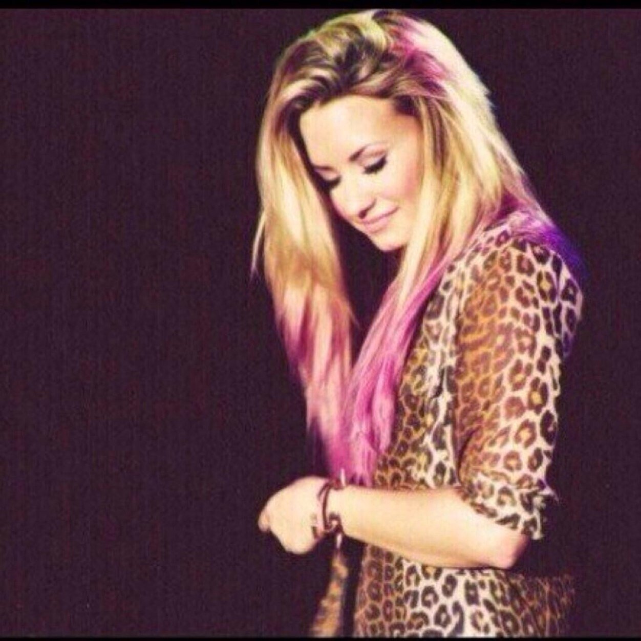 I gave you a free follow so please follow @demixari & @calgarybiebs they both follow back! :D thx