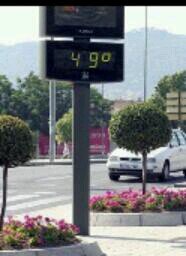 METEO ENFURECIDO por: las ciclogénesis explosivas, climatología, alertas, aire y termómetros callejeros. 
Nunca llovió/nevó ni hizo tanto calor/frío como hoy.