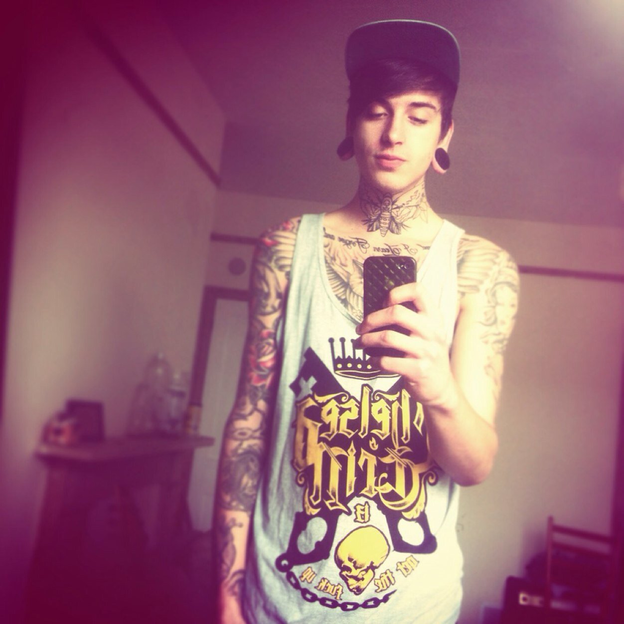 19. Guitarist. Raging metal head but in a pop punk band.
I like talking to new people, so pop up
Kik/snapchat/instagram; ollieburnsred