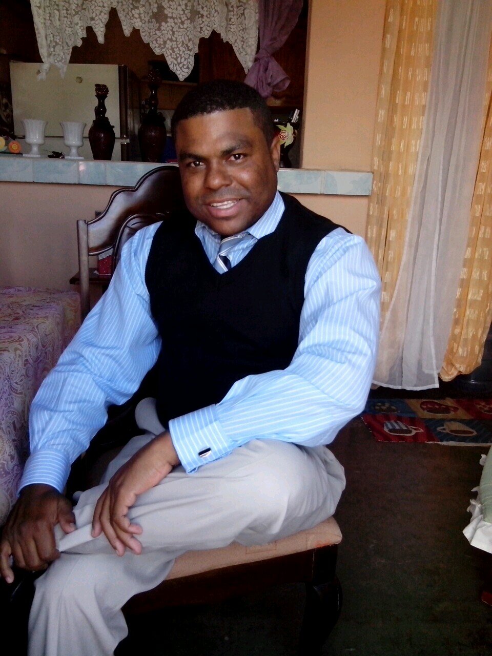 Abogado de los tribunales de la república dominicana, siempre apegado a los principios que me enseñaron mis padres, cuyo norte debe ser hacer las cosas bien