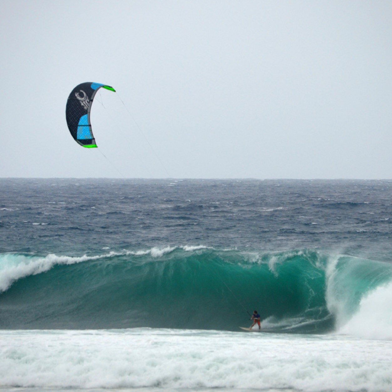 Right hander, normal waves is 2-3 meters but can go up to 7 meters. Flat water Lagoon, Not commercialized, not touristy.