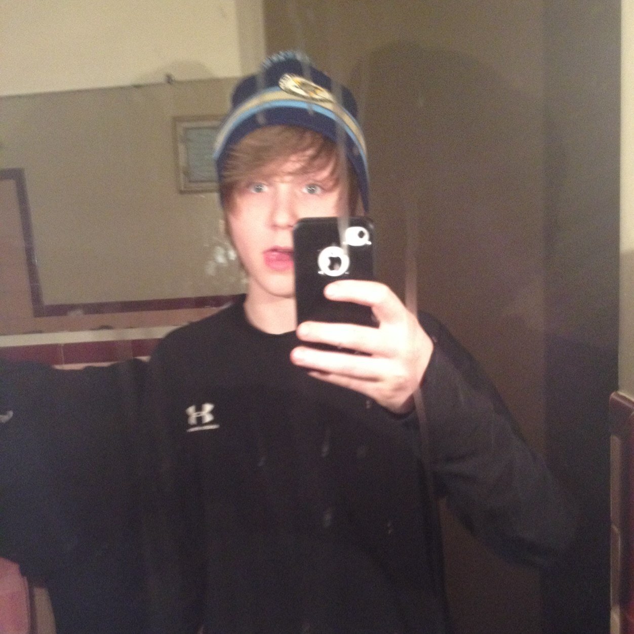 I go to bgms 
I play football 
2⃣0⃣1⃣4⃣