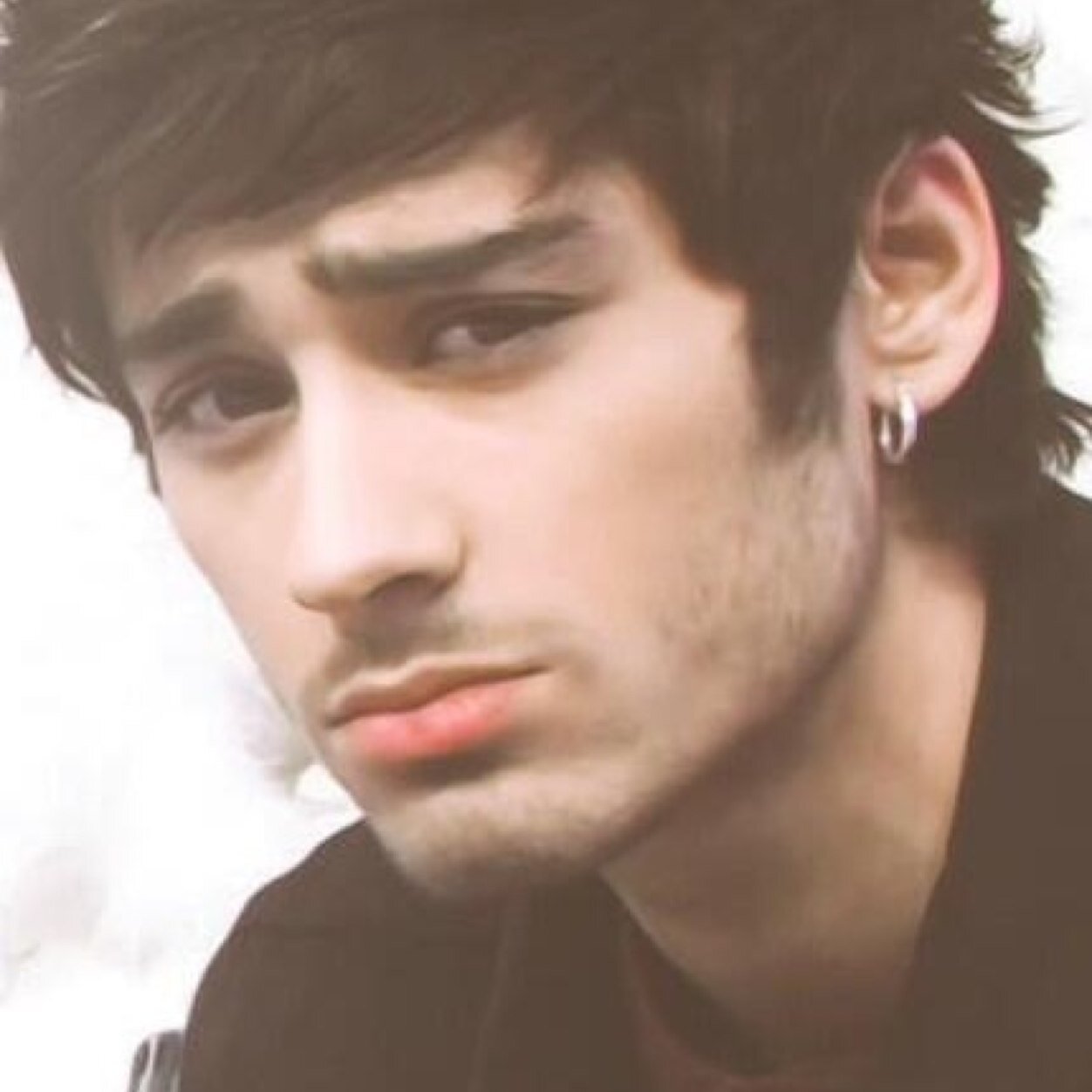pls follow @raybanzouis and @gracefulniall