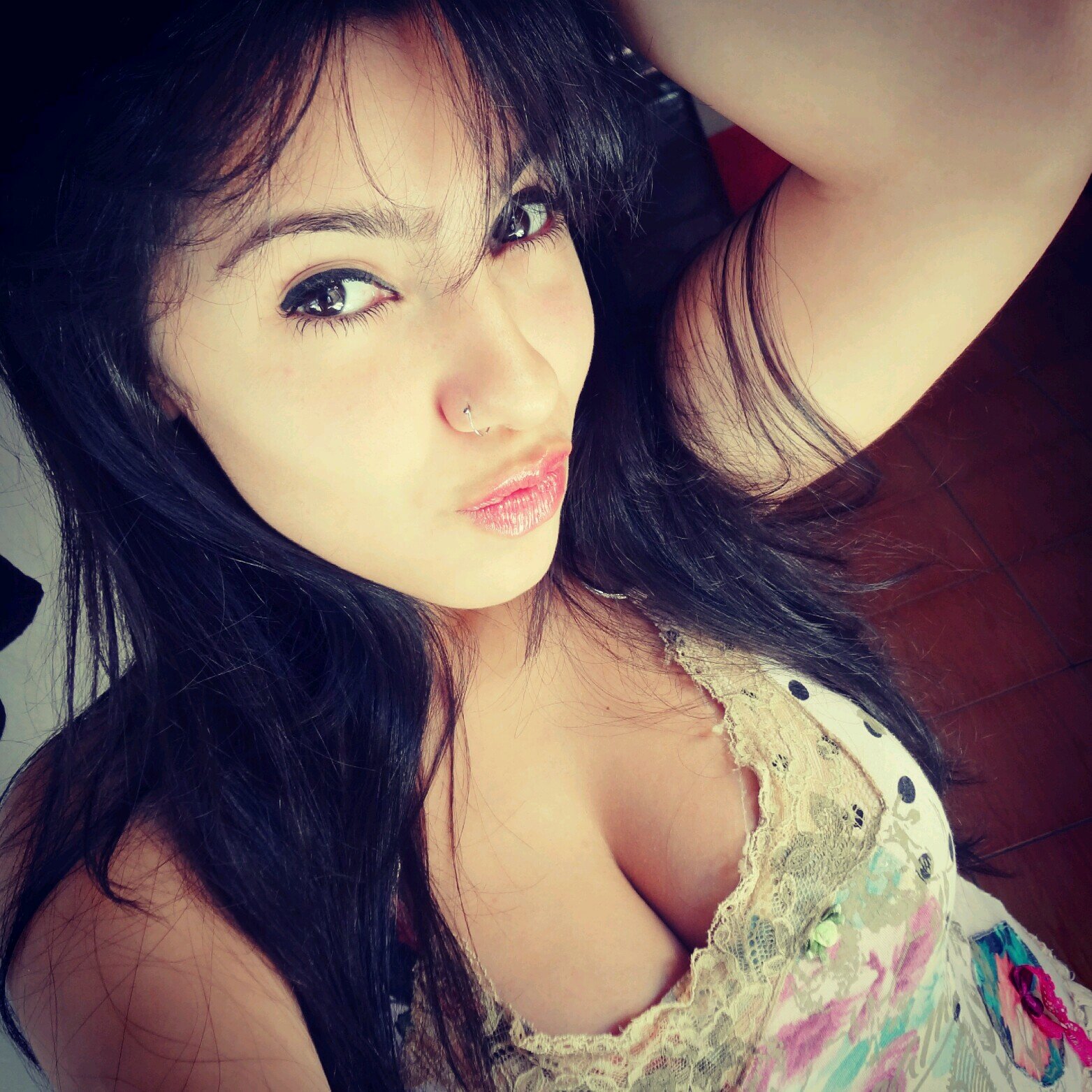 , Quêm se descreve , se LIMITÁ ♫ 
 

   
@QzlFenix & @ofcmalcriadas_  $$ *          

         http://t.co/CvtVJ6Qe
