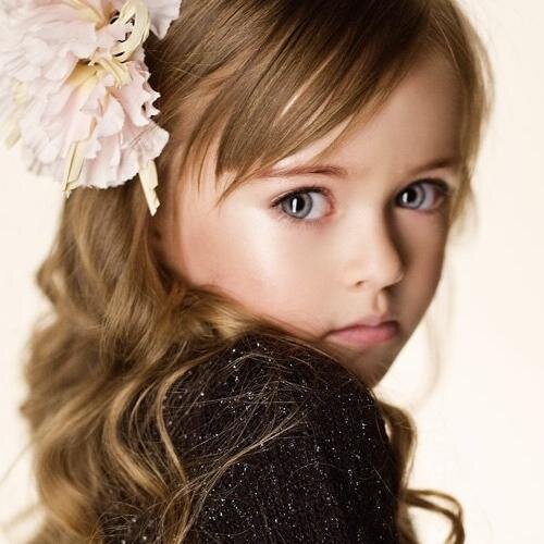 Hello! I'm five years old and believe it or not, I'm the daughter of @CaptHarknesss. Yep. That means I can't die. Wanna play with me? {RP}