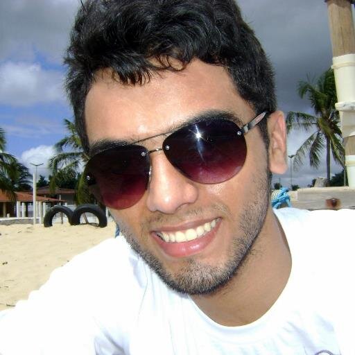 A Juventude Envelhece, a Imaturidade é Superada, a Ignorância pode ser Educada e a Embriaguez Passa, mas a Estupidez dura para Sempre... (Aristófanes)