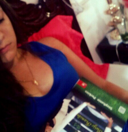 ~* uma garota imperfeita que já teve dor, qe já sofreu por amor, qe canta no chuveiro, gosta de comer chocolate, que qer ser feliz,....