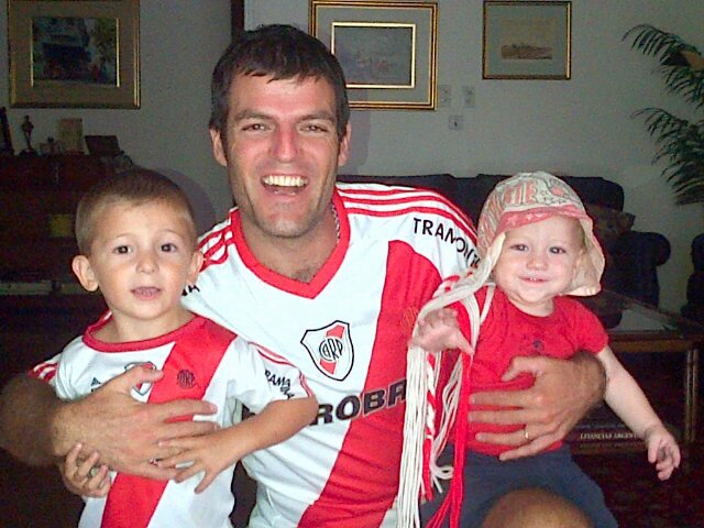 javierbari's profile picture. 