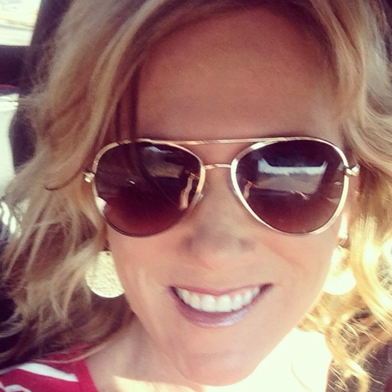 Middle School computer teacher and avid runner! Love my time at the gym to relieve stress! I have 2 beautiful children that I adore!