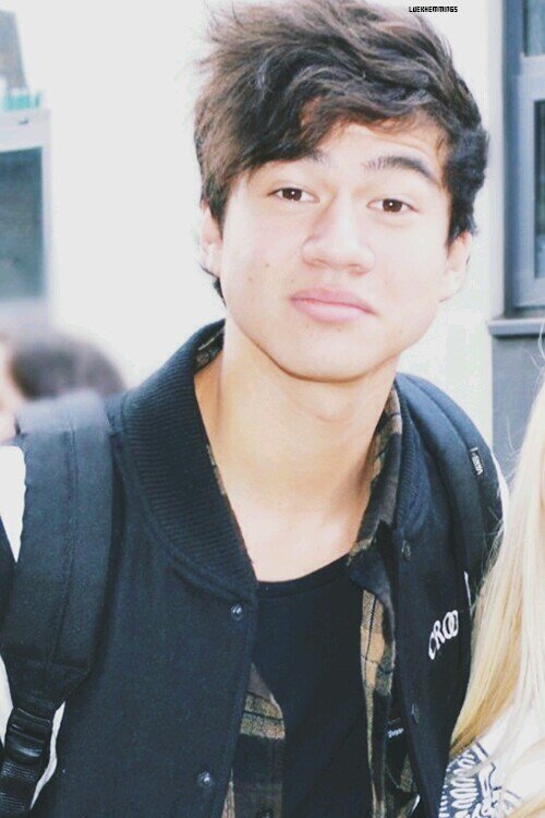5SOS Fan account! I love 5SOS and Want to interact with you guys! personal account : @cassidyhood17