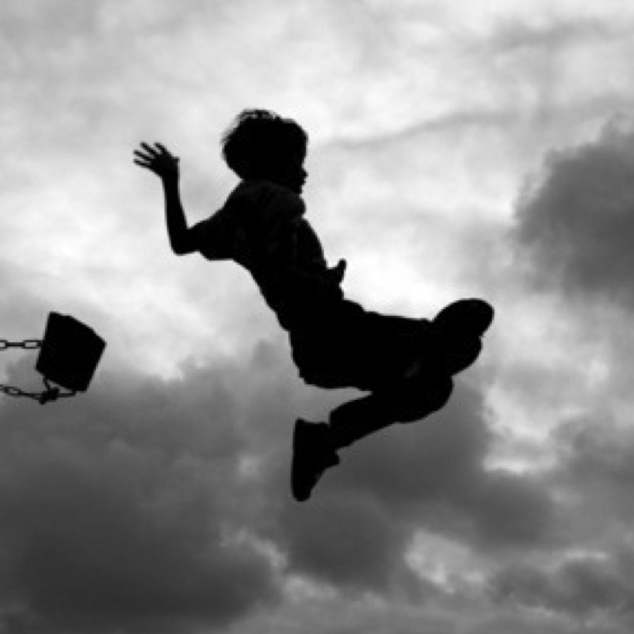 R9R5's profile picture. حجازي الهوى نخاعاً و نوى شخص هادئ ومستقل مندفع للحياة عاشق للضحك اتمتع بكسب الاصدقاء ويهمني انا ابقى ذكرى جميلة في قلب كل من عرفني