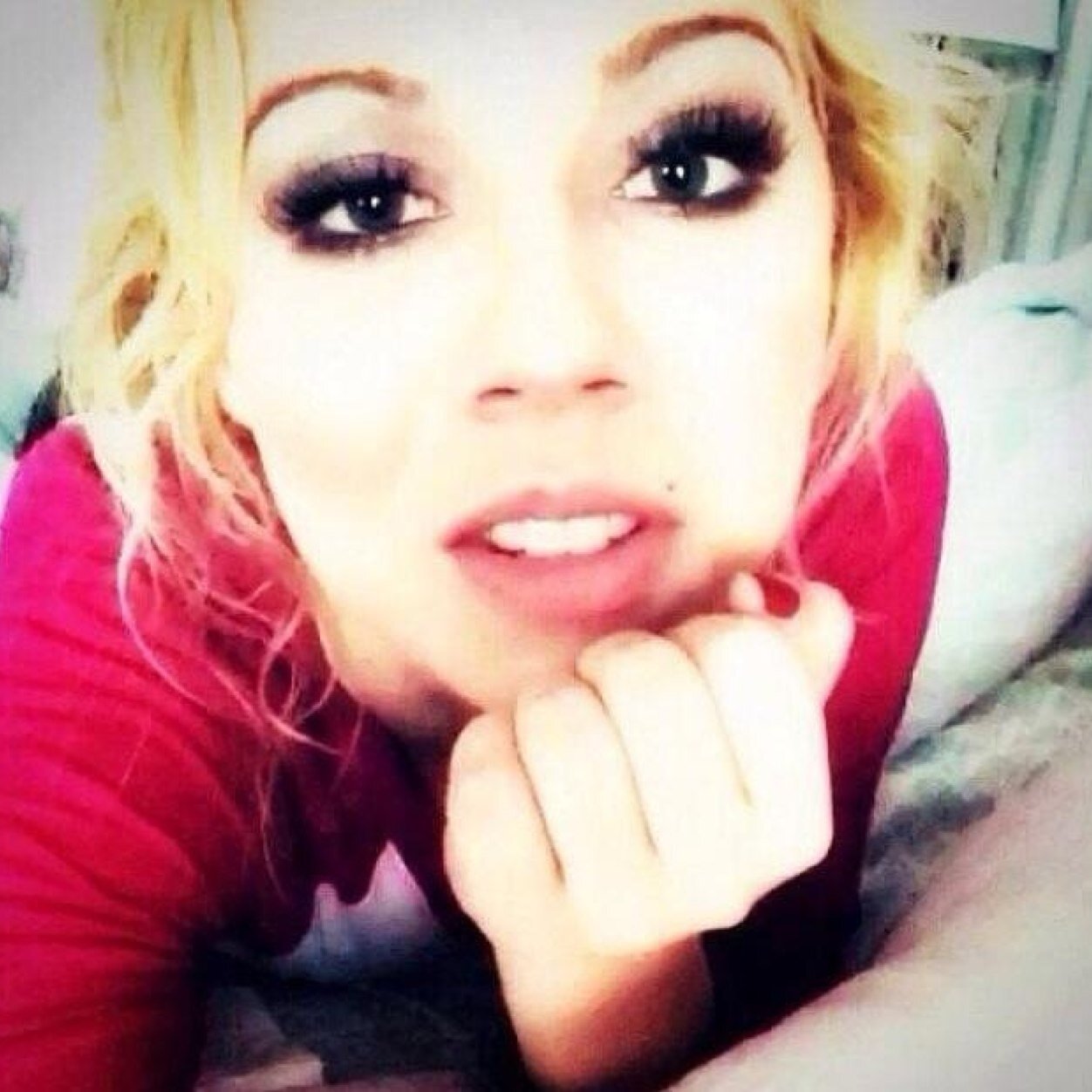 Hiii! I'm Sams sweet sister! Haha im here nice twin! |Single|Rp|