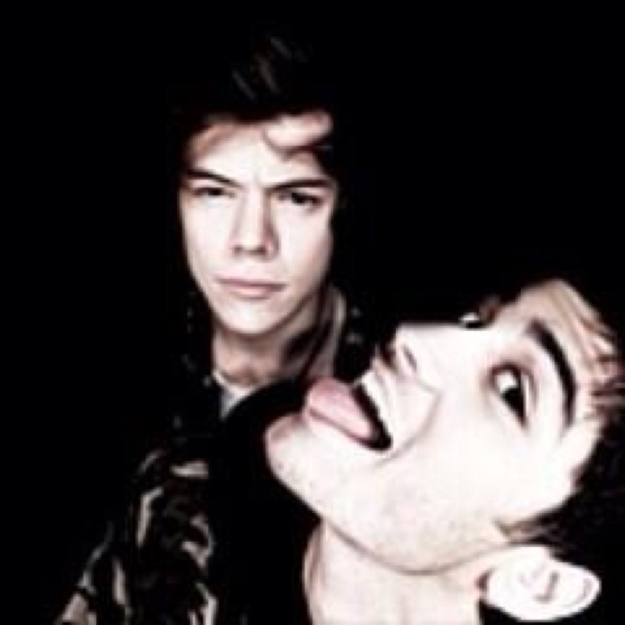 Please follow @strawlarrylolly bc gave you a free follow:)))