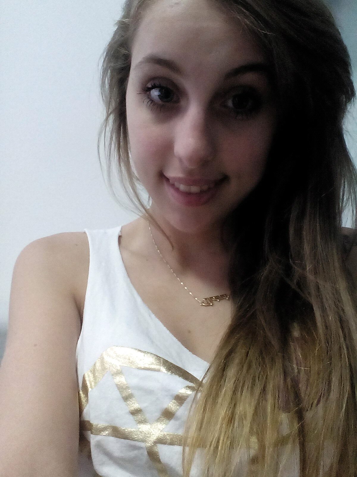 _thainaciscato's profile picture. pra que bio?