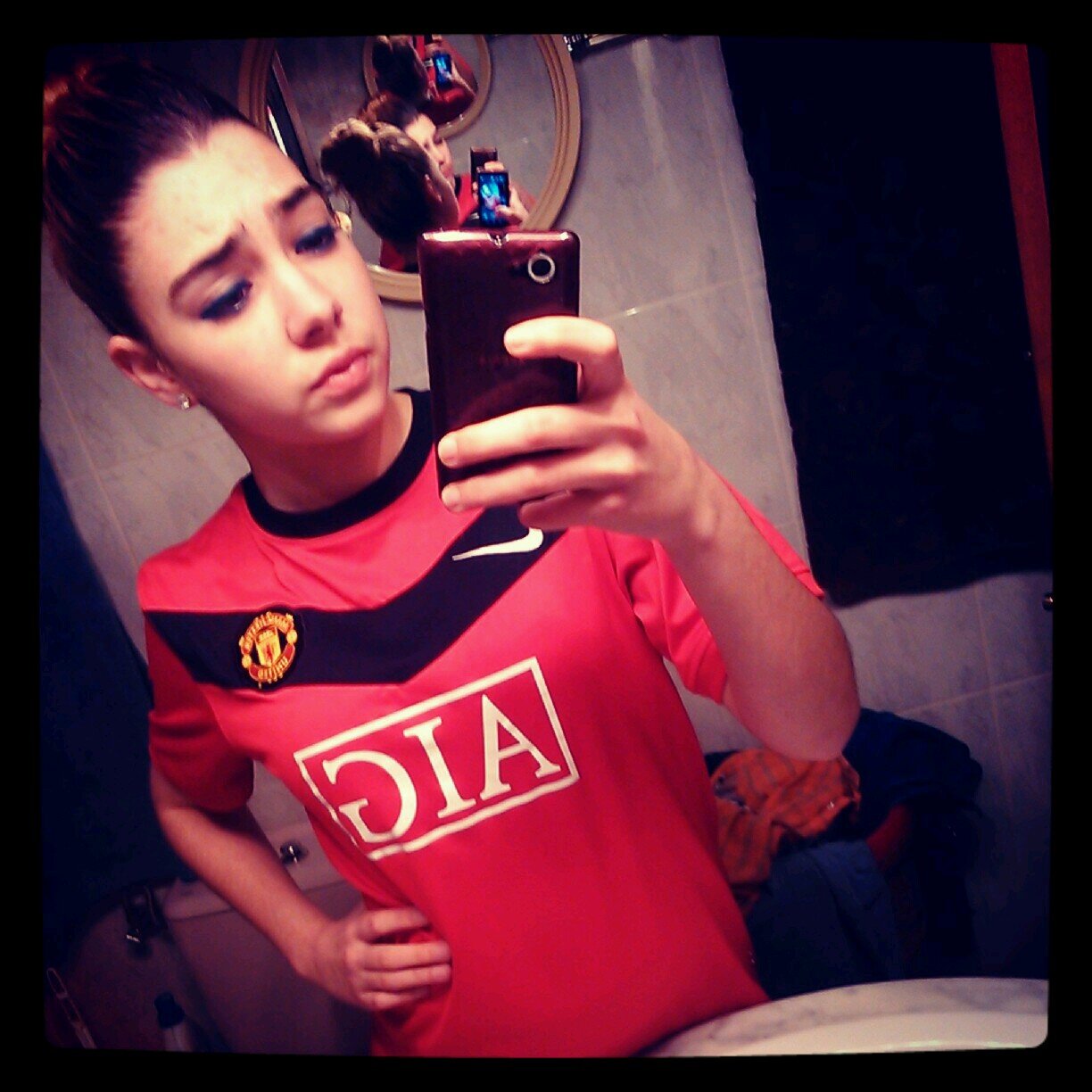 {NADIE CURA MIS HERIDAS CON SUS BESOS}