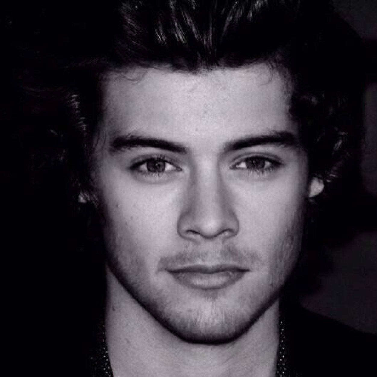 Follow @swagzarry please