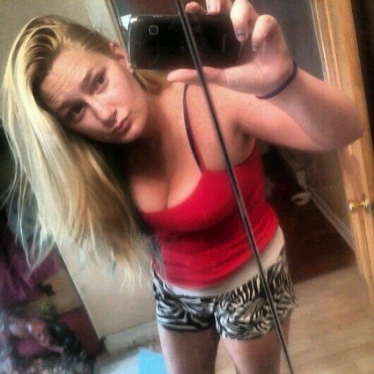 Ayee im Manda. I'm 20 & taken. I like weed. :3