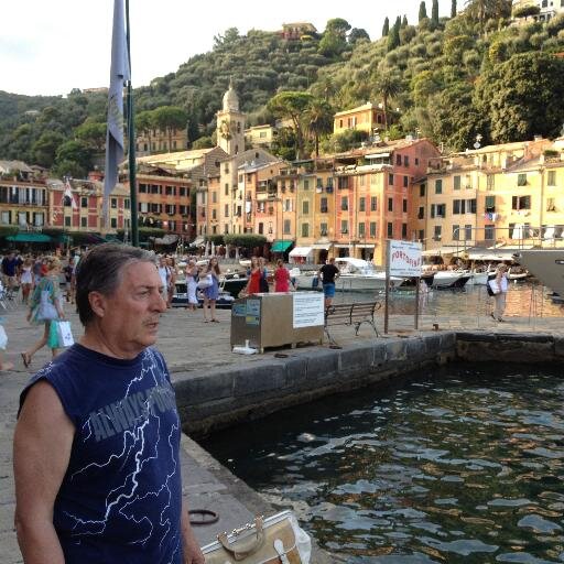 sandokav's profile picture. essere o malessere, questo è il problema.