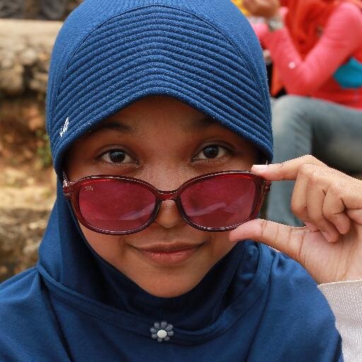 riris_radit's profile picture. still looking for the good life