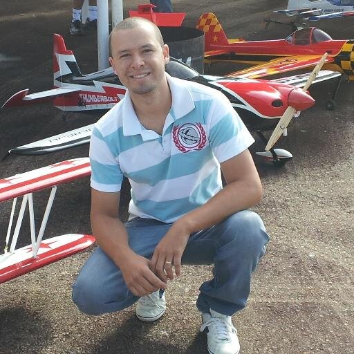 Para realizar grandes conquistas, devemos não apenas agir,mas também sonhar não apenas planejar, mas também acreditar.