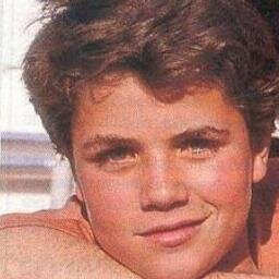 AY PEQUEÑO,
QUE GRANDE PUEEEDEES
LLEGAR A SEEEEEEEEEEEER !!
@_DANIELMARTIN_ !*