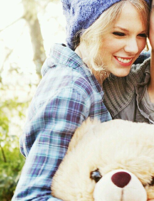 Taylor Swift is beyond perfection and I gotta have her ♡