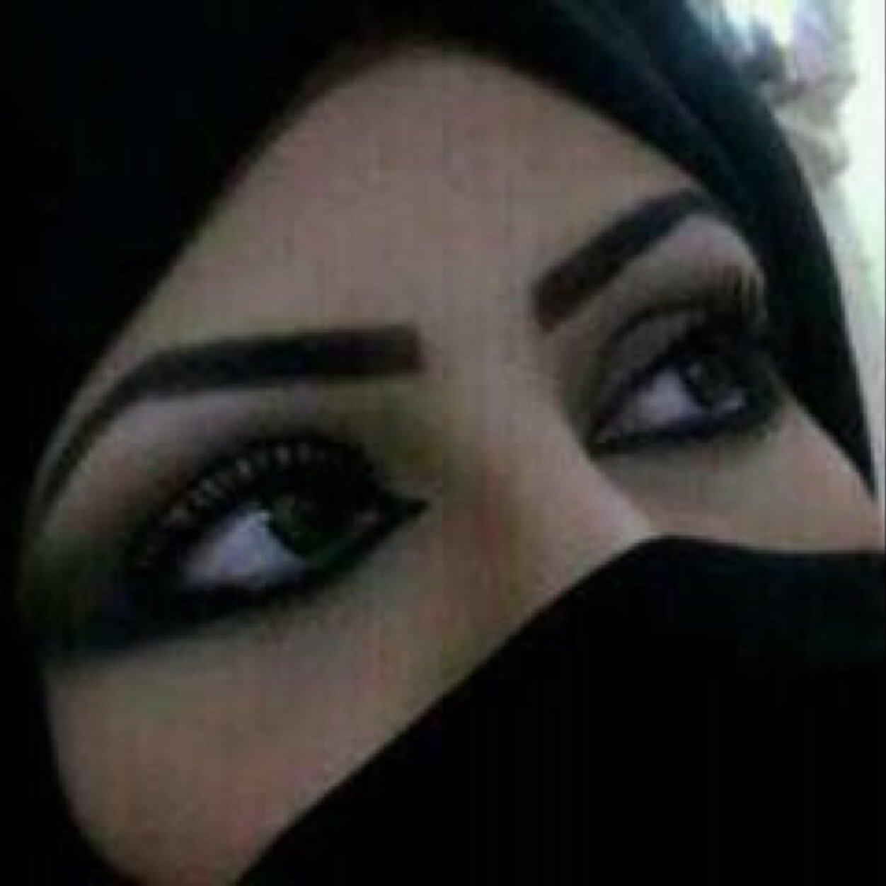 فاضية وطفشانة مثل كل شعوب الخليج.. الله لا يشغلنا إلا بطاعته ويبعدنا عن ما يغضب والدينا .