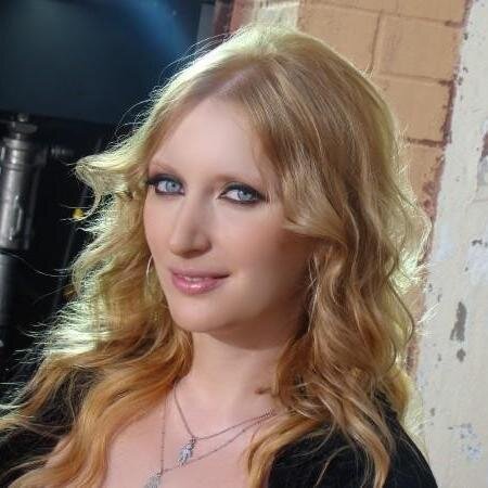 Providing you with the latest news and source on @EmineMusic || #TeamEmine forever!