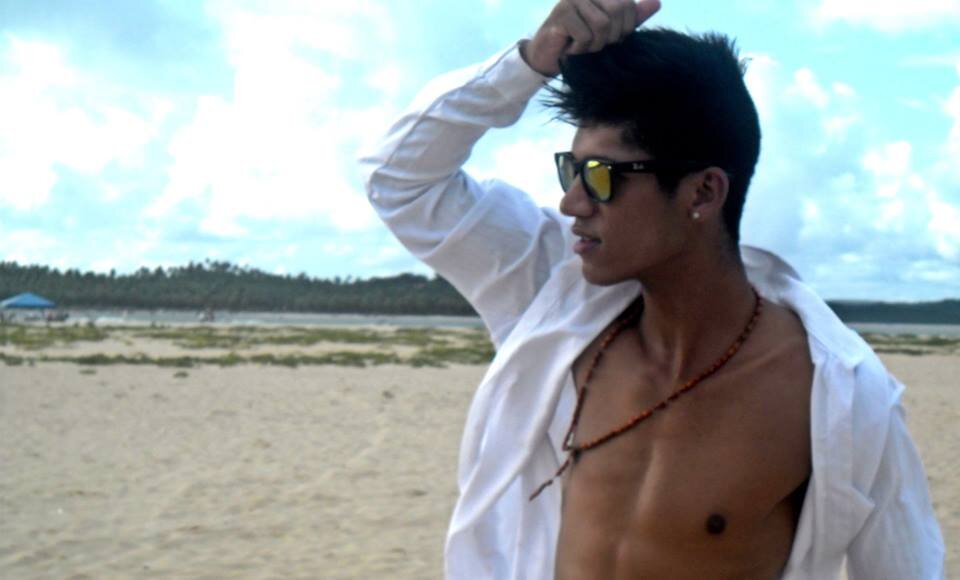 Ｄｅｕｓㅤａｃｉｍａㅤｄｅㅤｔｕｄｏㅤｅㅤｄｅㅤｔｏｄｏｓ(Y)